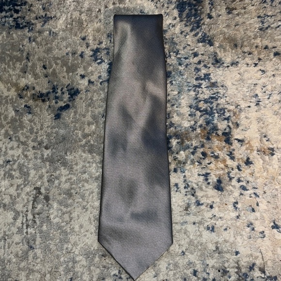 Hugo Boss 100% Silk micro patterned silver black men’s tie - Picture 2 of 5